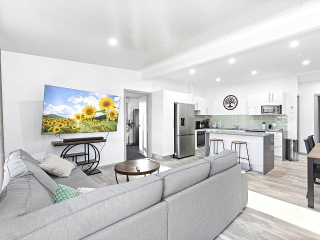 Private Family Living in the Heart of The Entrance