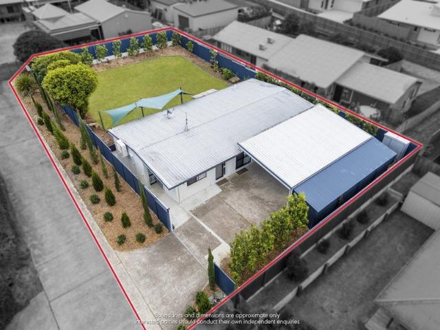 Private Family Living on 716m² in Convenient Loganholme