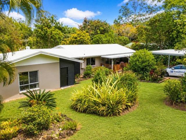 PRIVATE FAMILY LIVING ON A BEAUTIFUL 2,023m² LIFESTYLE BLOCK