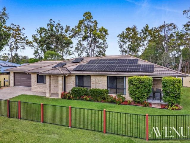 Private Family Living with Beautiful Gardens and Brand New Solar