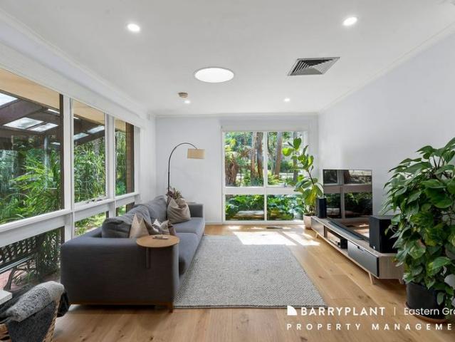 Private Family Living with Pool, Garden & Plenty of Space