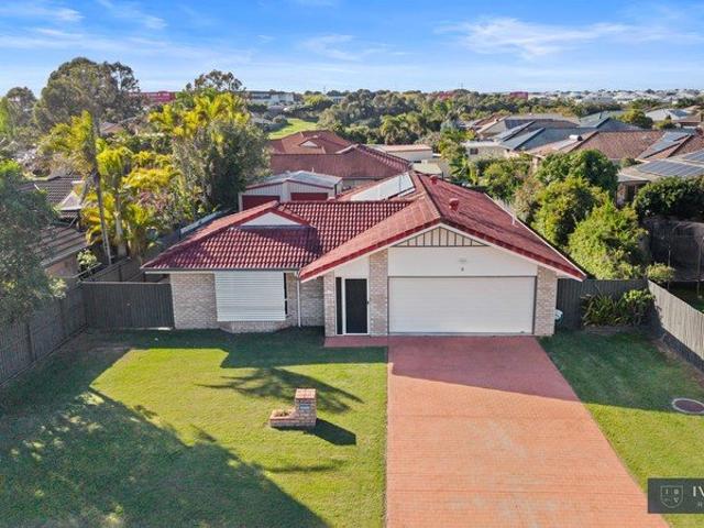 Private Family Living with Pool, Shed & Central Location