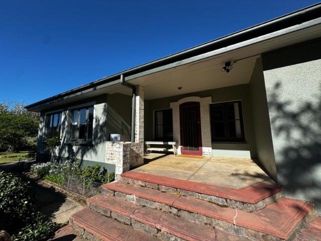 Private Family Living with Spacious fenced yard