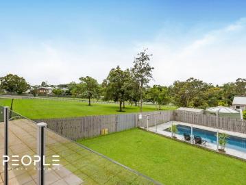 Private Family Oasis on 1,014m² with Potential City Views