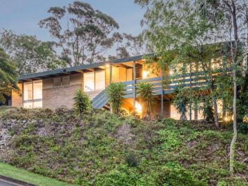 Private family residence with elevated views in prestigious old Highton