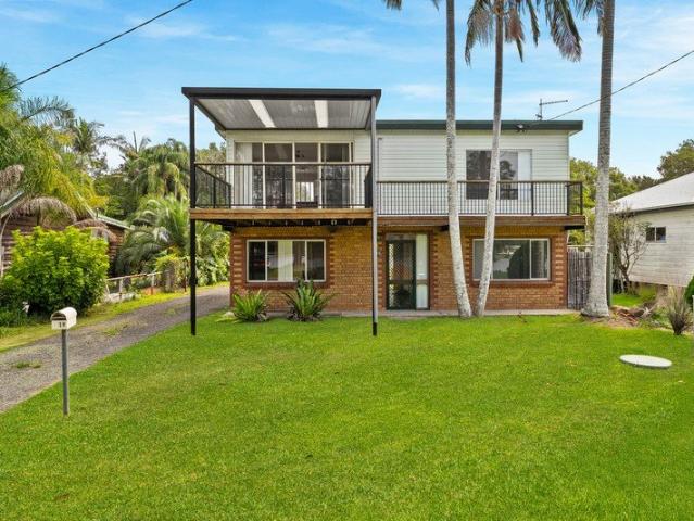 Private Family Retreat Close to the River