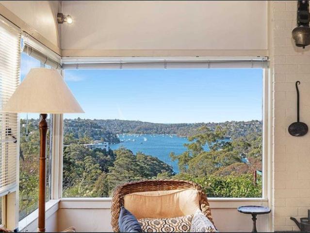 Private family retreat in prestigious Castlecrag