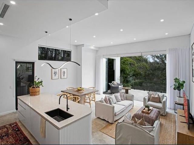 Private family retreat with stunning bush outlook