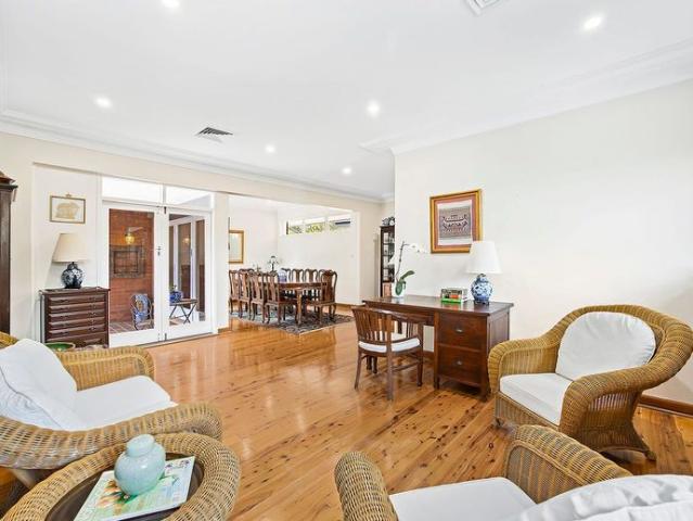 Private Family Retreat with Pool, Close to Schools & Village Life