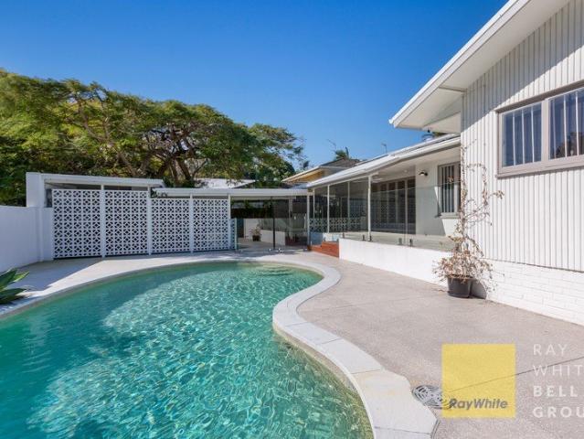 Private Family Retreat with Pool in the TSS Precinct