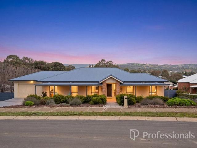 PRIVATE FAMILY RETREAT WITH PANORAMIC VIEWS
