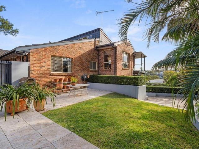 Private Family Retreat with Water Views, Pool & Self Contained Dwelling