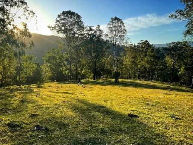 PRIVATE FARM COMMUNITY HANDY TO THE GOLD COAST