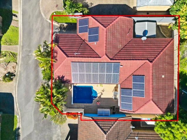 Your Private Retreat Heated Pool, Solar & Space to Enjoy