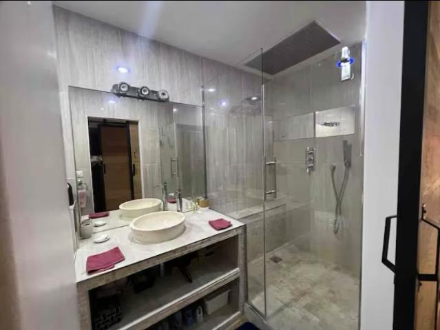 Private garden, 1 bedroom and 1 living room Close to the park and 5 minutes from the metro, Paris Amsterdam Apartments for Rent