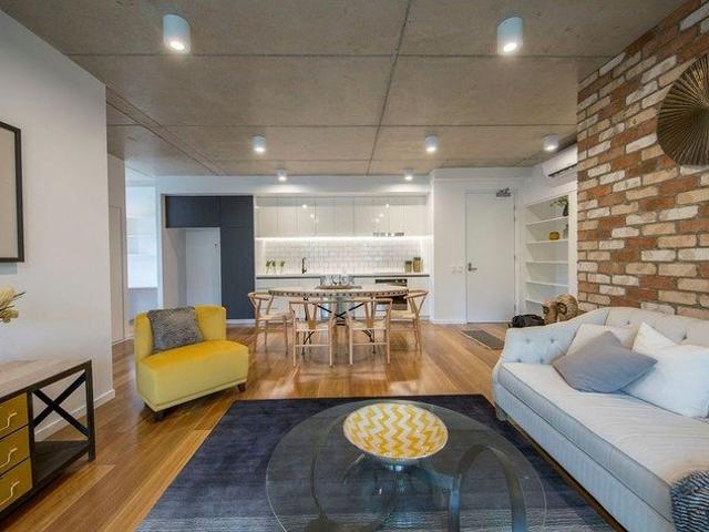 Private Garden View Spacious 2 Bed 2 Bath 2 Car + Study