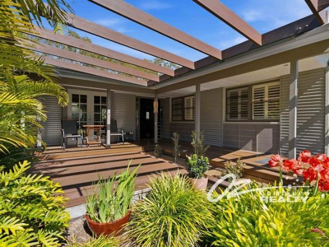 PRIVATE GOLF COURSE RETREAT WITH SEPARATE STUDIO