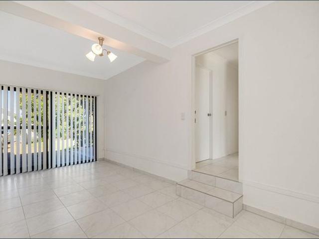 Private Granny Flat with Garden Outlook & Ocean Views