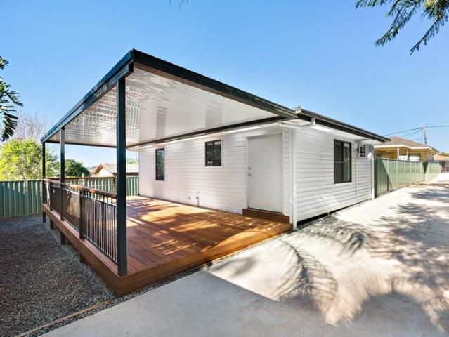 PRIVATE GRANNY FLAT