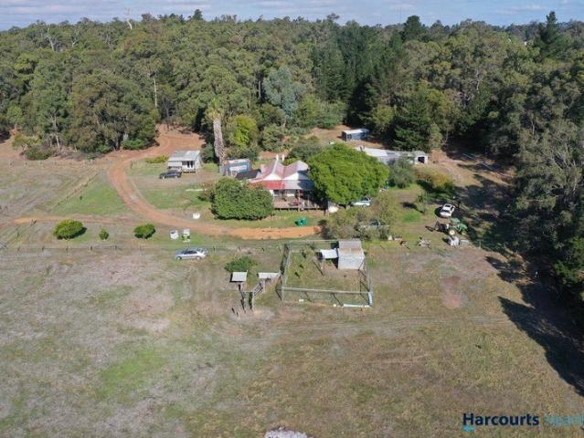 Private Greenbushes Acreage and Convenience