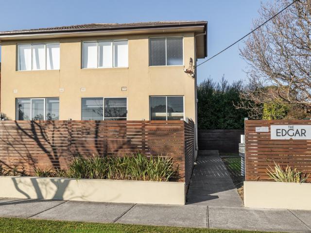 Private Ground Floor Apartment in Prime Glen Iris Location