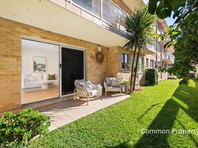 Private ground floor apartment in prized beachside setting
