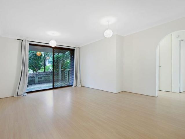 Private ground floor apartment of ideal convenience