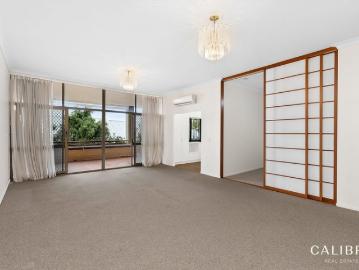 Private ground floor apartment with leafy outlook
