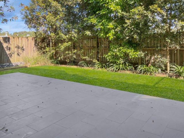 Private ground floor living in Theodore Street with spacious courtyard
