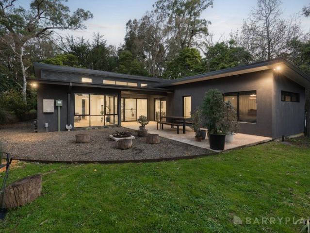 PRIVATE HALF ACRE RETREAT IN THE HEART OF EMERALD