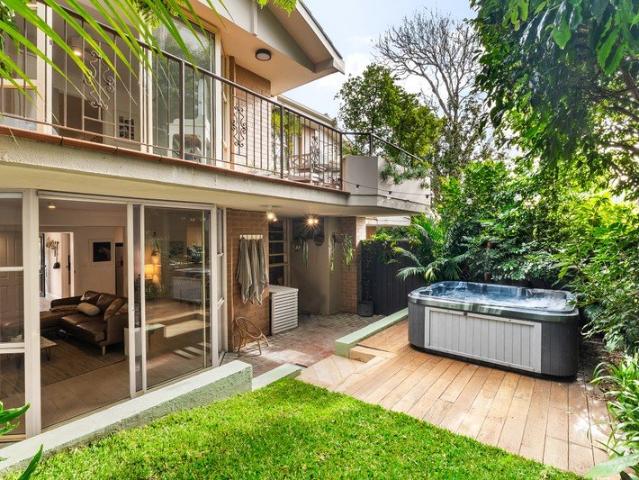 Private haven in lifestyle location
