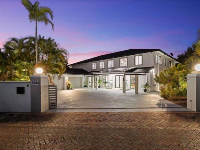 Private Haven in Sanctuary Cove, Grand Estate
