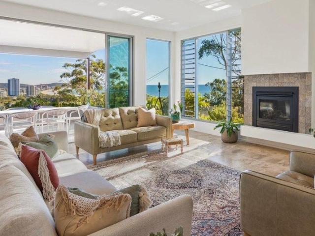 Private Hideaway with Superb Coastal Panorama