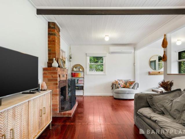 Private Hillside Retreat with Separate Studio