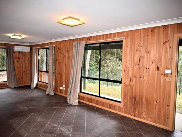 Private Hinterland home to Rent