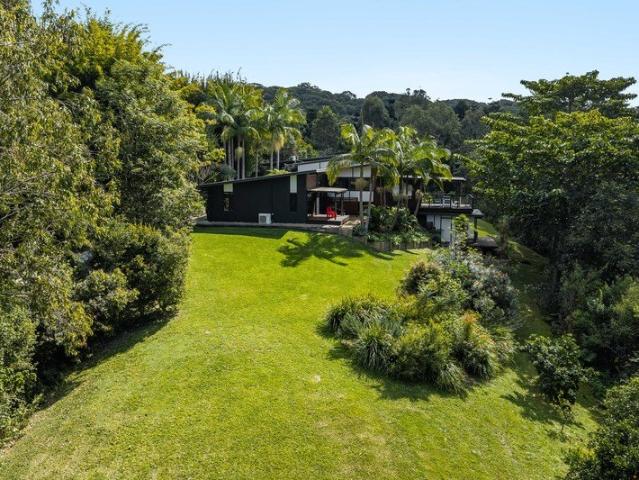 Private hinterland oasis in exclusive Phoenix Park Estate