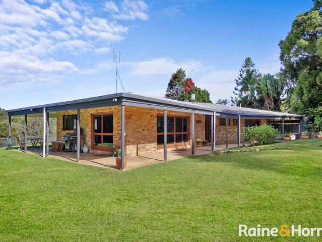 Private Hinterland Oasis Spacious Home with Pool & Stunning Mt Coorora Views