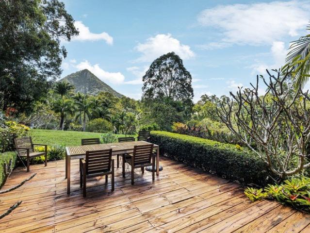 Private Hinterland Sanctuary with Captivating Mt Cooroora Views