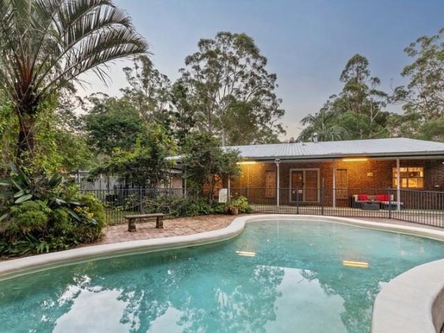 Private Hinterland Retreat with Space, Lifestyle & Location