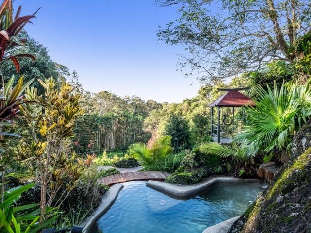 Private Hinterland Retreat with Space, Views & Versatility