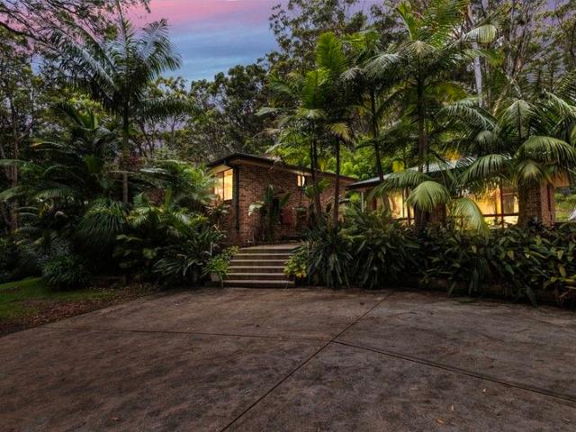 Private House Set on 2.5 Acres in Arakoon!