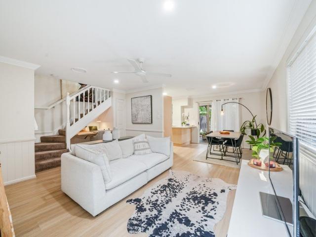 Private immaculate townhouse in premier Hamilton pocket