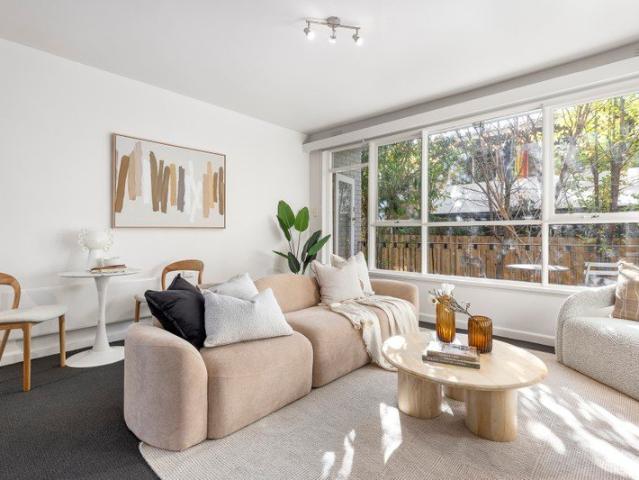 Private Indoor Outdoor Sanctuary in Prestigious 'Lisson Gardens'