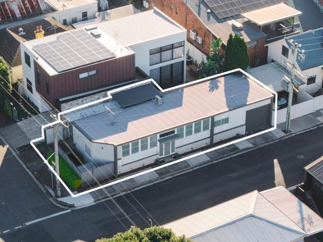 Private Inner City Hideaway With Rare Parking For Two