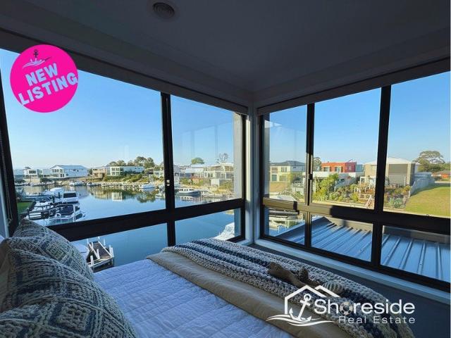 Lifestyle on the Canal Your Own Jetty plus Waterfront Location