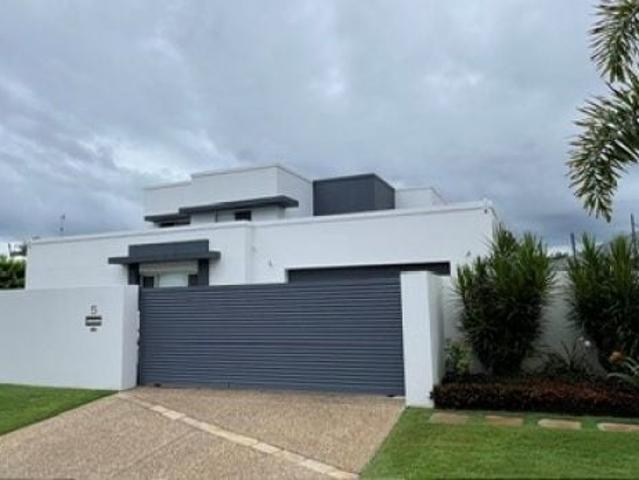 Private & Luxurious Entertainer in Prestigious Sorrento