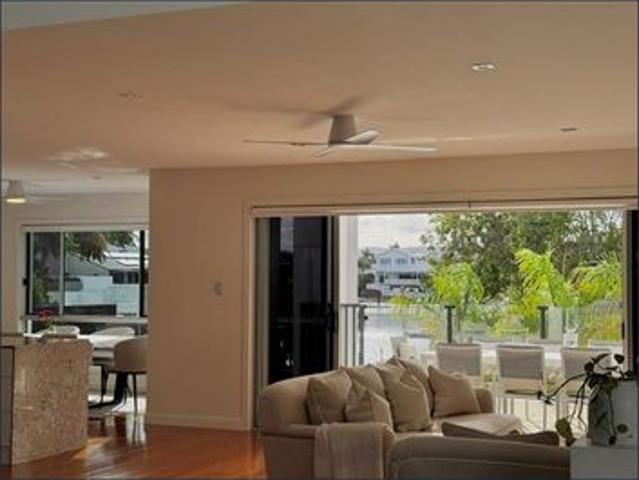 Private & Luxurious Entertainer in Prestigious Sorrento