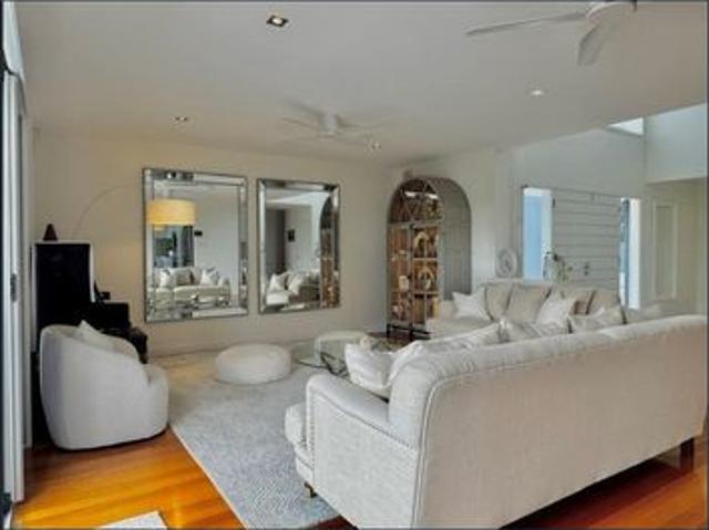 Private & Luxurious Entertainer in Prestigious Sorrento