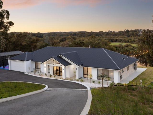 PRIVATE LUXURY ACERAGE AMONGST THE TUART TREES