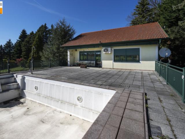 Anbot aufliegend! Private Landhaus‑Liegenschaft mit großem Parkgarten – Ruhe, Weite & Wien‑Nähe I MB IMMOBILIEN